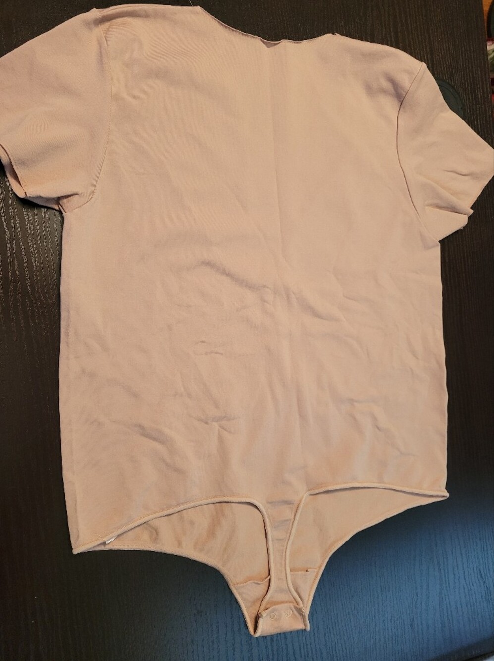 SKIMS Essential Short Sleeve T-Shirt Bodysuit Sand / Nude - Plus Size 2X/3X